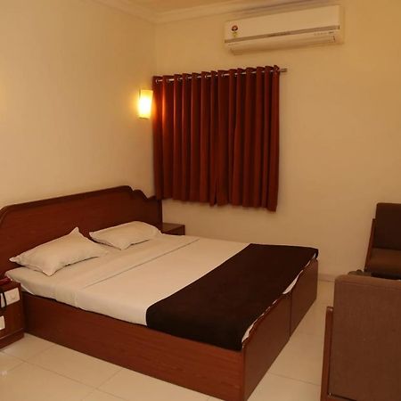 Golden Plaza Hotel Ahmadábád Kültér fotó