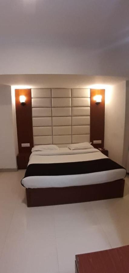 Golden Plaza Hotel Ahmadábád Kültér fotó