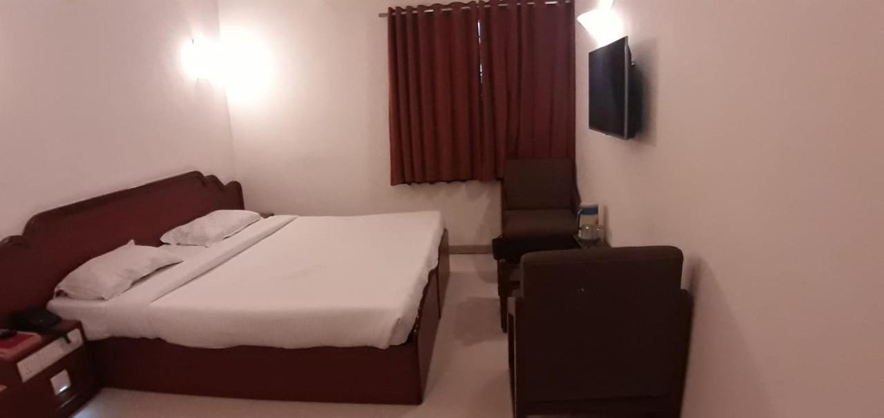 Golden Plaza Hotel Ahmadábád Kültér fotó