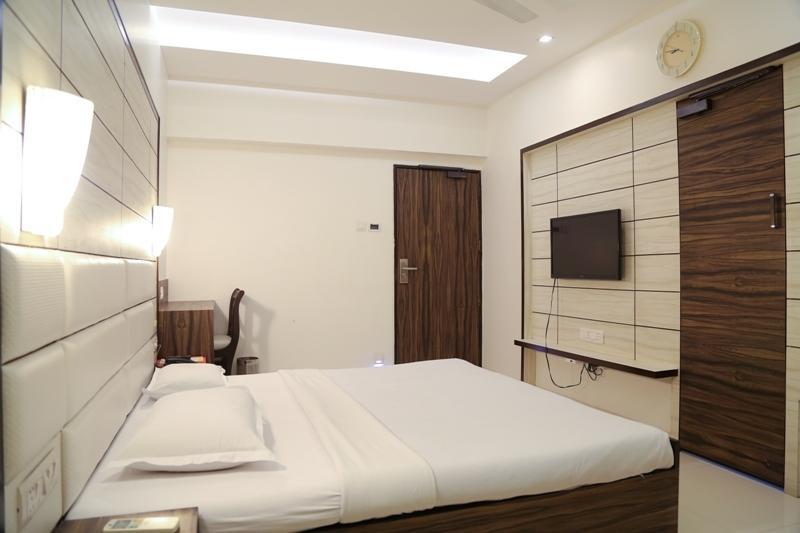 Golden Plaza Hotel Ahmadábád Szoba fotó