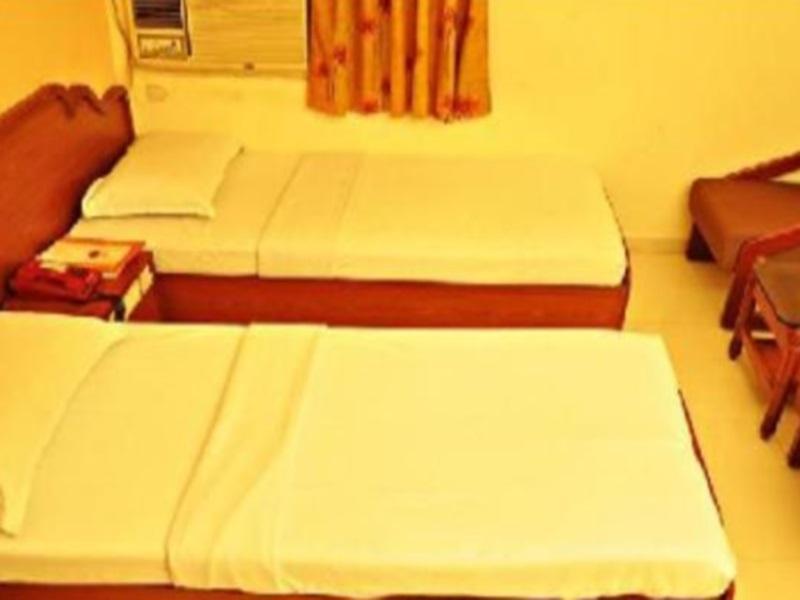 Golden Plaza Hotel Ahmadábád Kültér fotó
