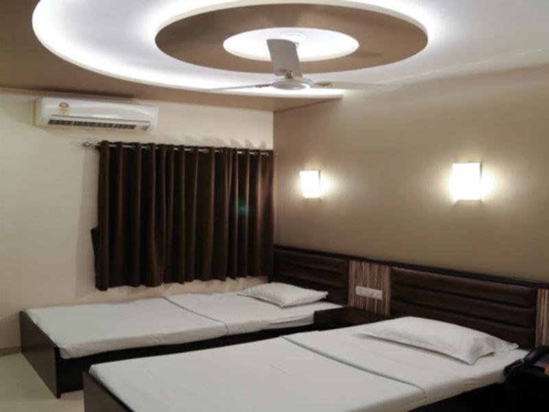 Golden Plaza Hotel Ahmadábád Kültér fotó