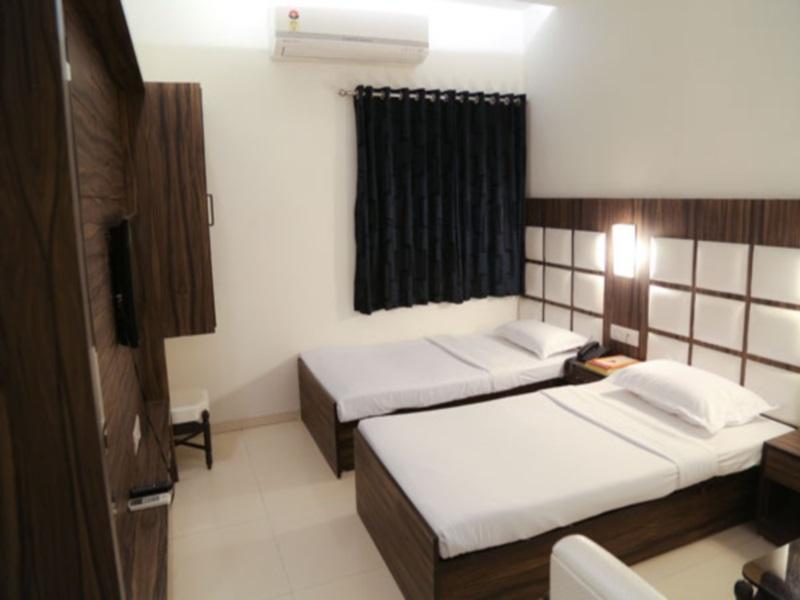 Golden Plaza Hotel Ahmadábád Kültér fotó